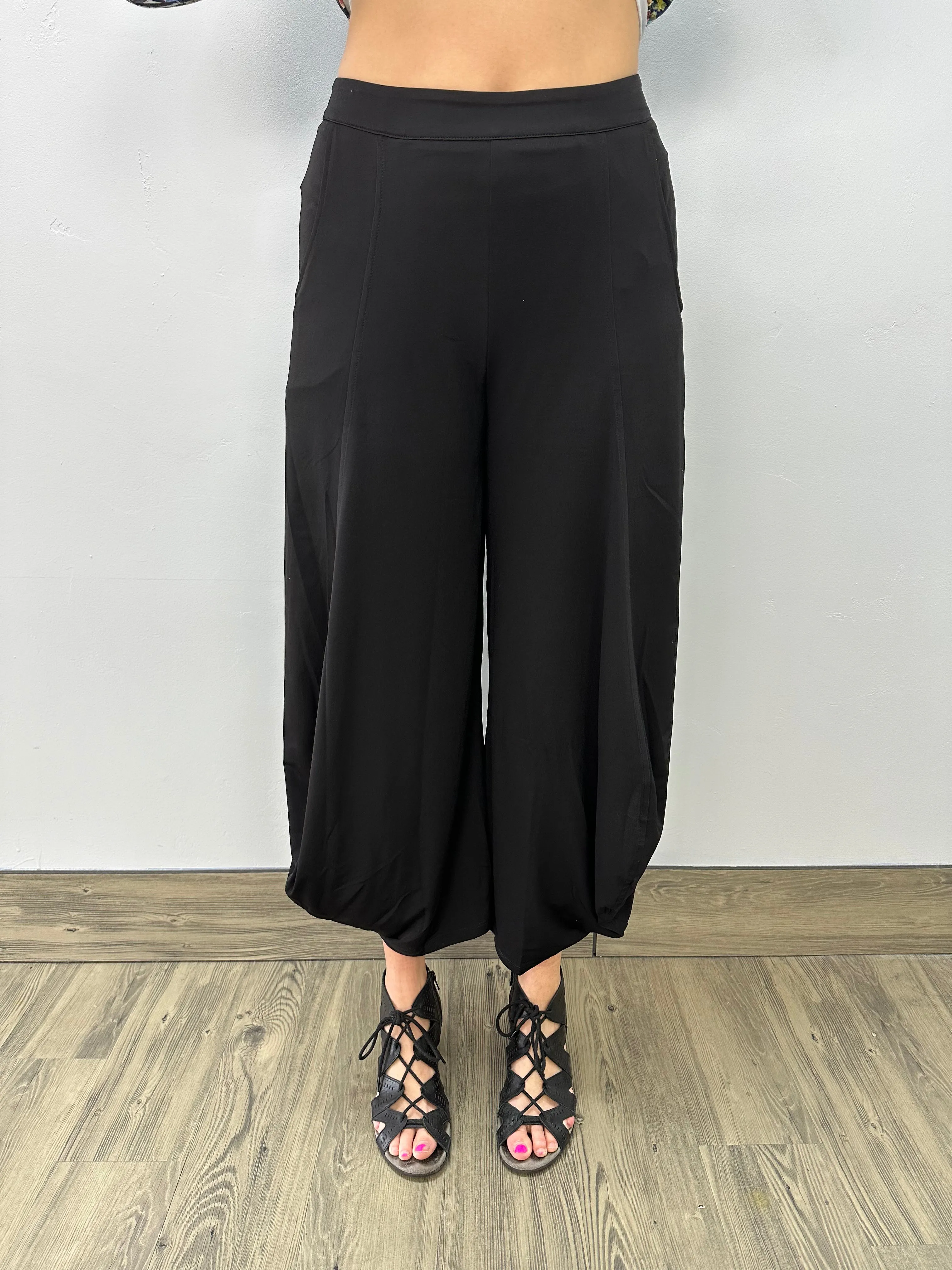 Black Vogue Balloon Crop Pant